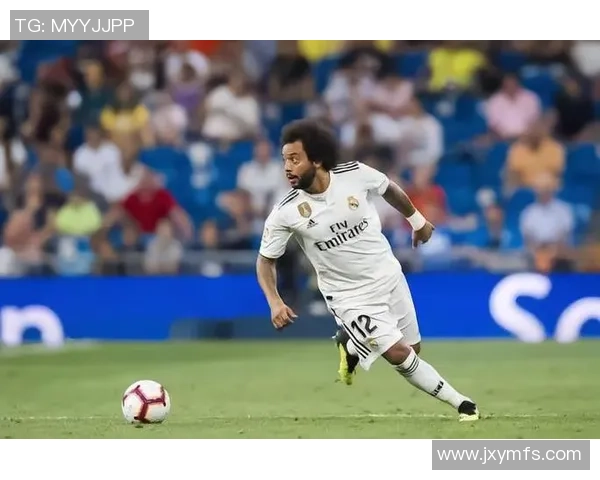 当年辉煌巨星逐渐远去足球场见证球星衰落无奈旅程