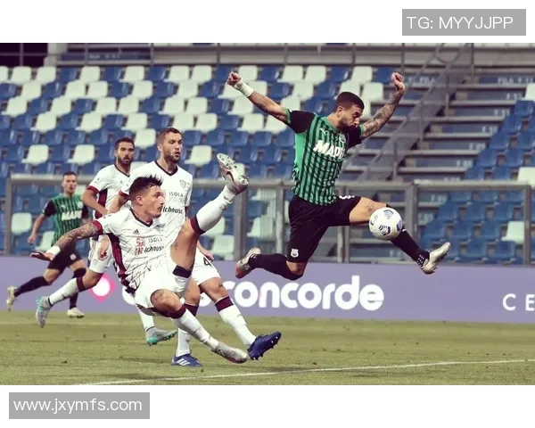 现役足坛稳定巨星引领球队攻防体系全面升级与战术革新