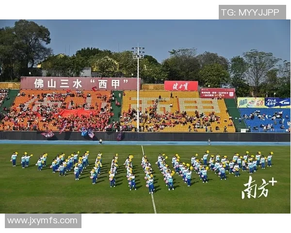 足球球星回家仪式掀起热潮 球迷齐聚送上盛大欢迎礼遇